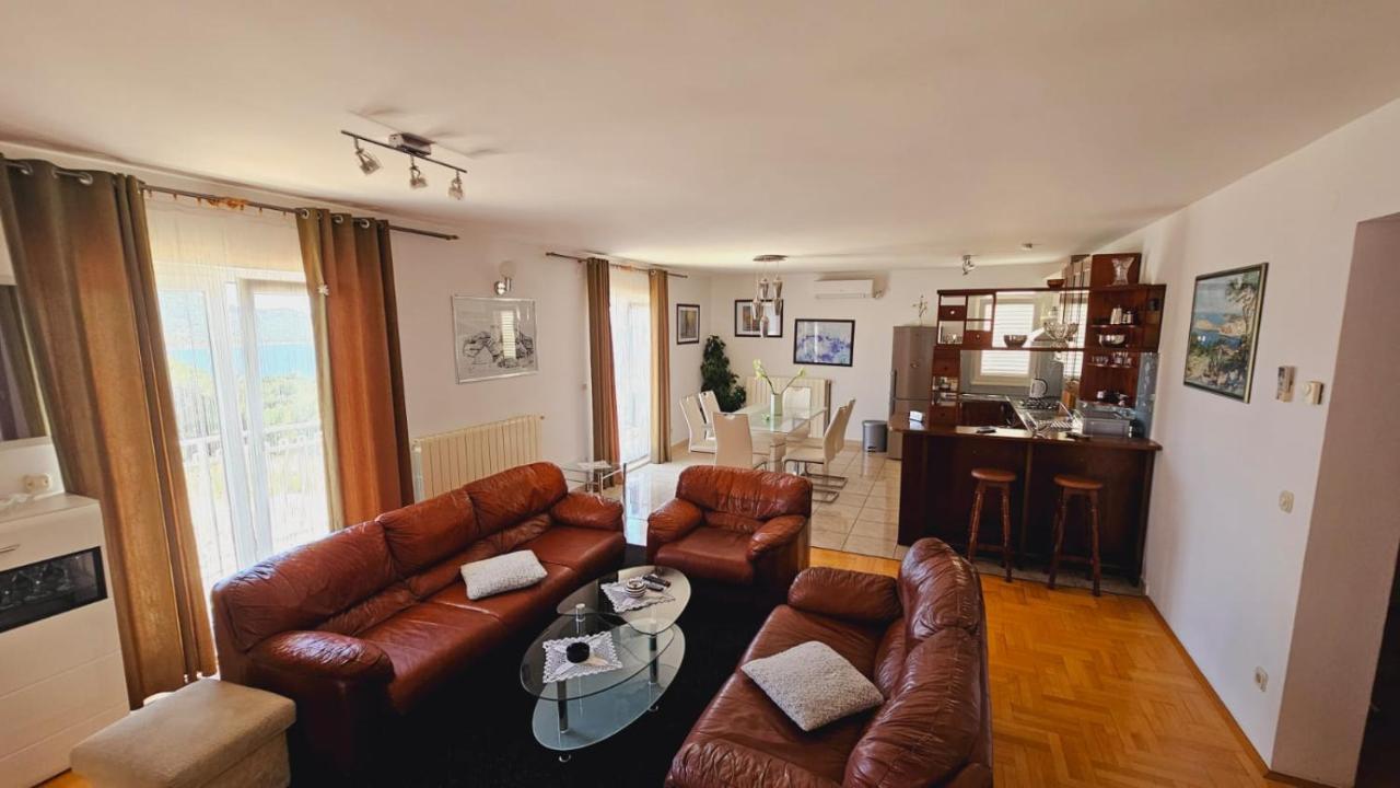 Apartment House Berry Примоштен Экстерьер фото