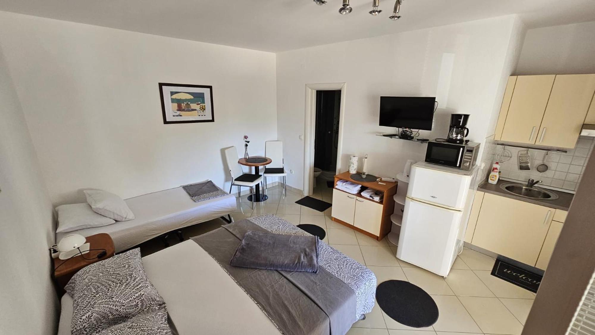 Apartment House Berry Примоштен Экстерьер фото
