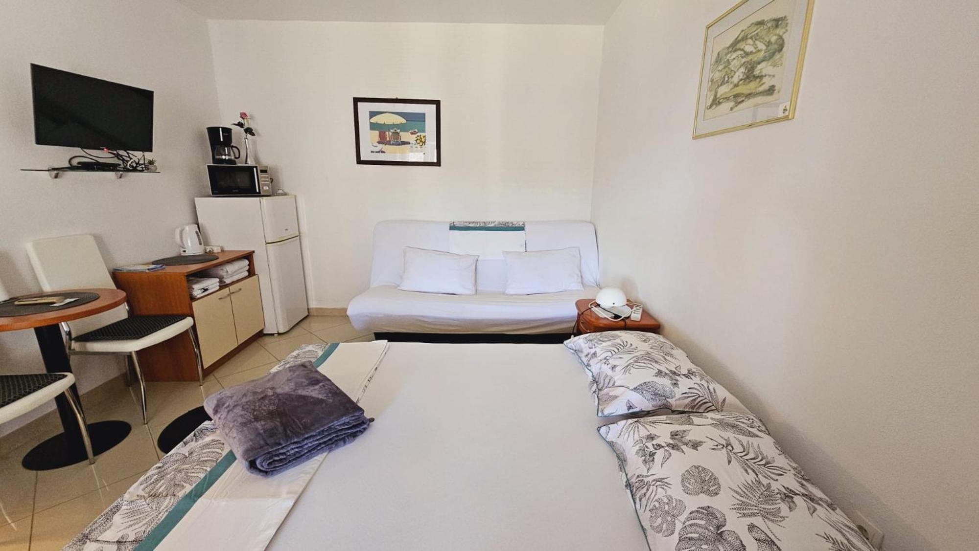 Apartment House Berry Примоштен Экстерьер фото