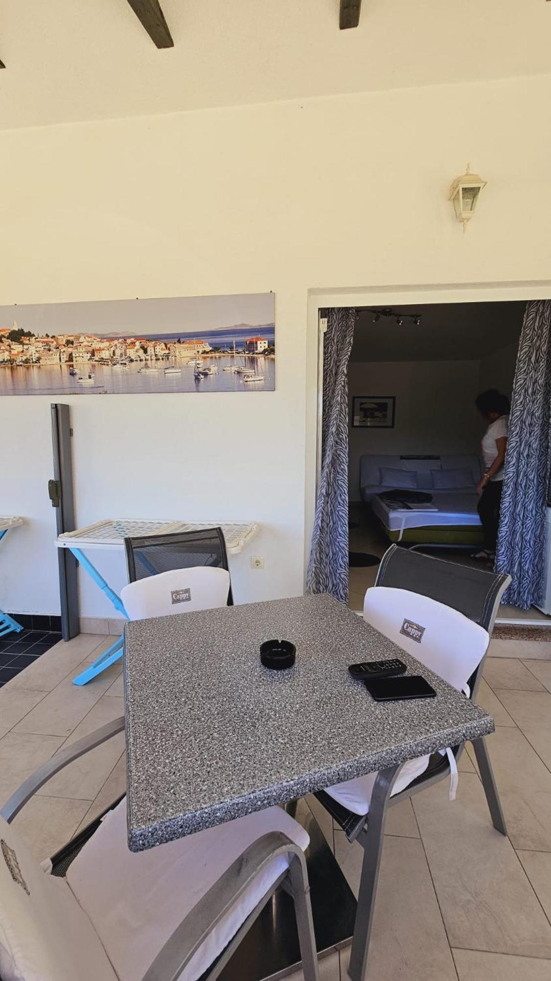 Apartment House Berry Примоштен Экстерьер фото