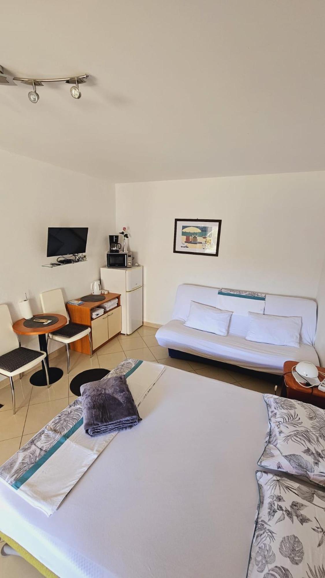 Apartment House Berry Примоштен Экстерьер фото