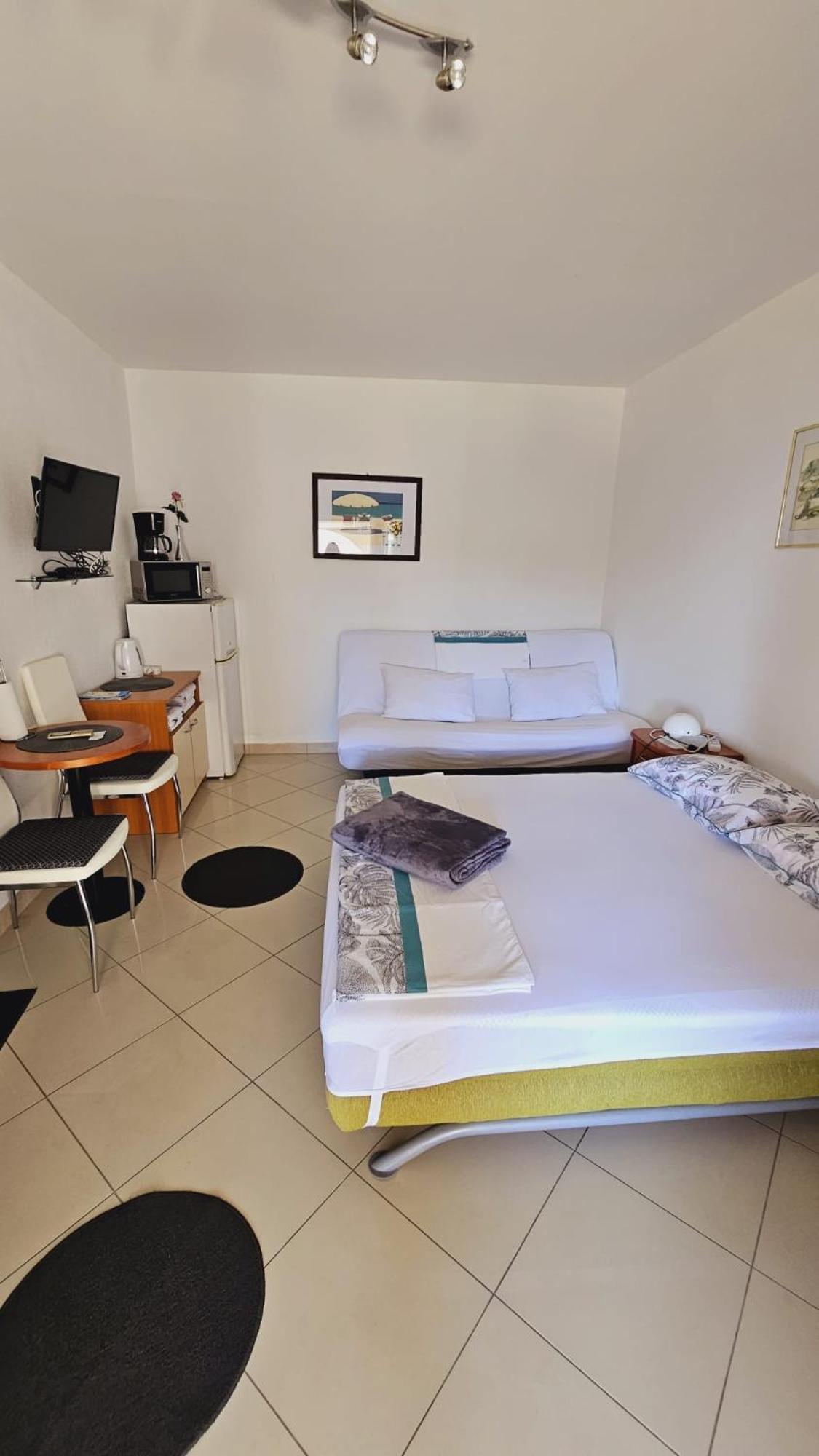Apartment House Berry Примоштен Экстерьер фото