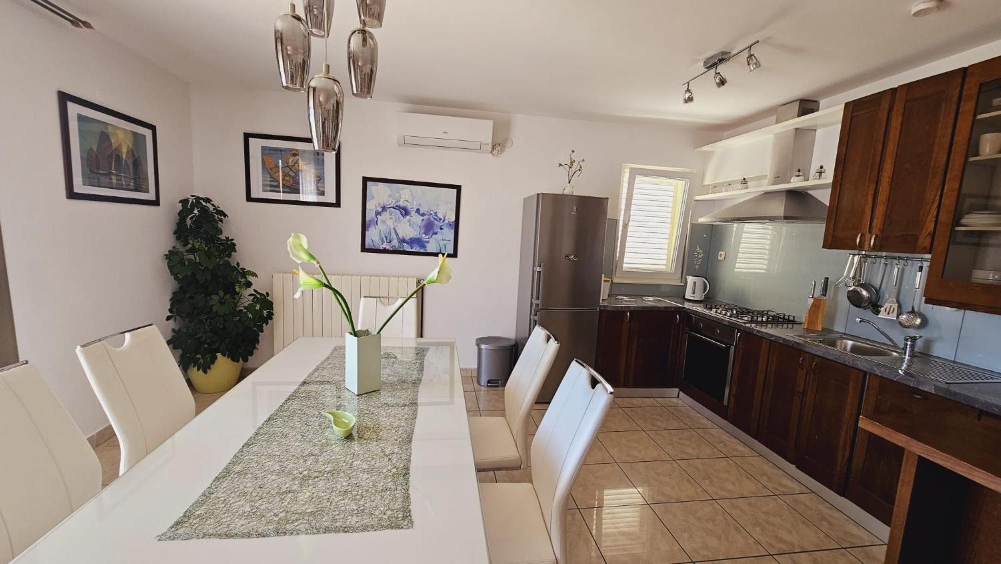 Apartment House Berry Примоштен Экстерьер фото
