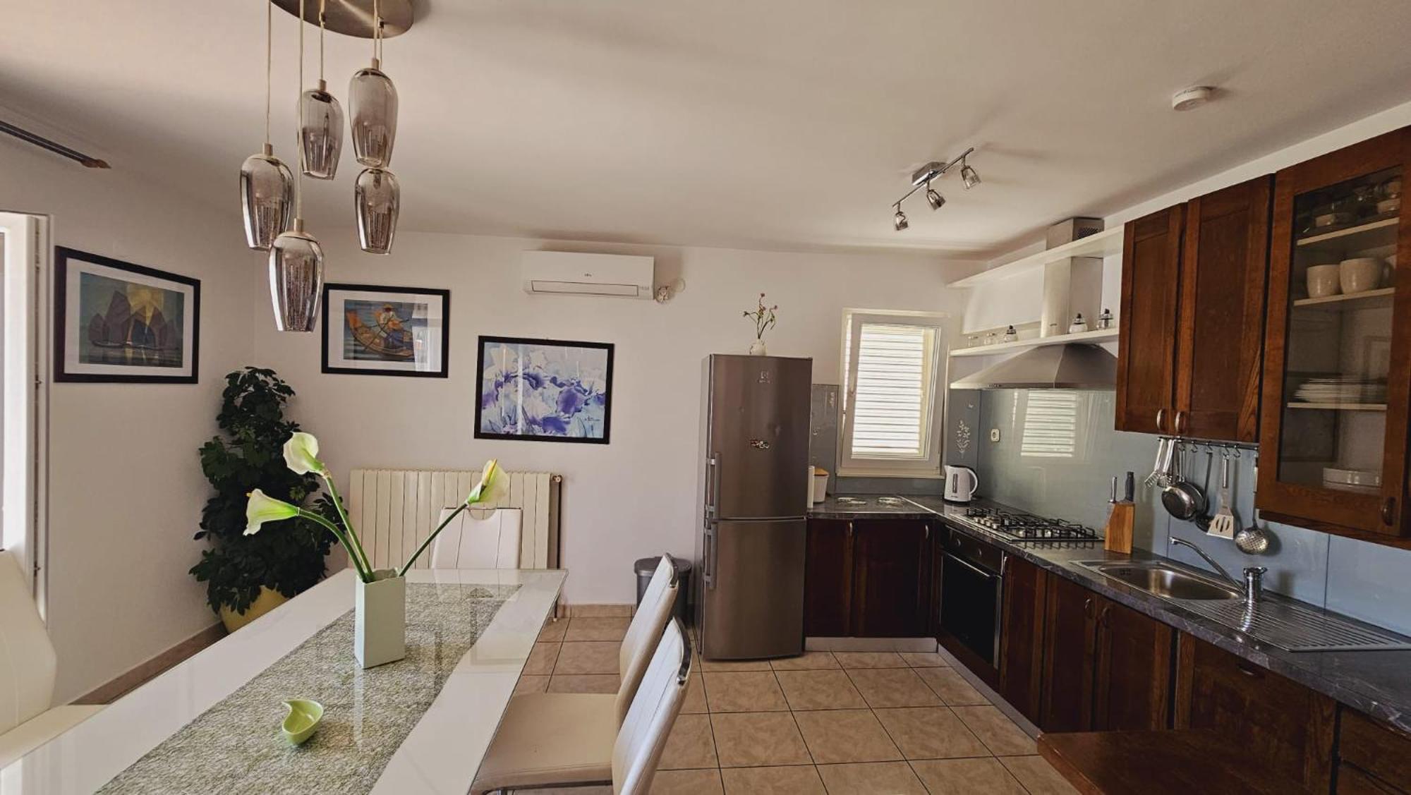 Apartment House Berry Примоштен Экстерьер фото