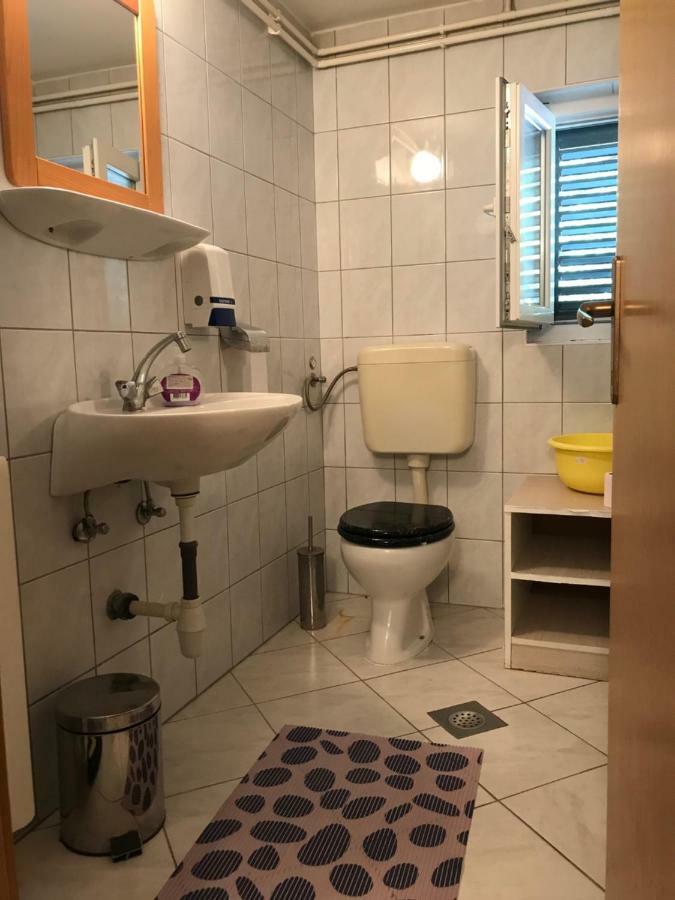 Apartment House Berry Примоштен Экстерьер фото