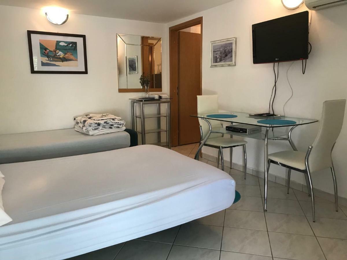 Apartment House Berry Примоштен Экстерьер фото